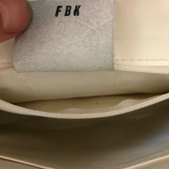 ⛔️SOLD⛔️Vintage Longchamp White Leather Crossbody - Picture 15 of 16